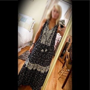 SLEEVELESS SUMMER FLOWY A-LINE MAXI DRESS. FLORAL PRINT W/ BUTTON FRONT TASSELS